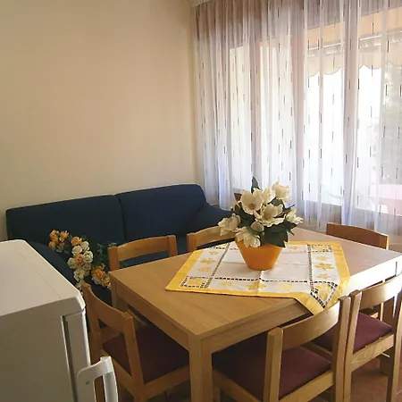 ヴィラ Capri ビビオーネ